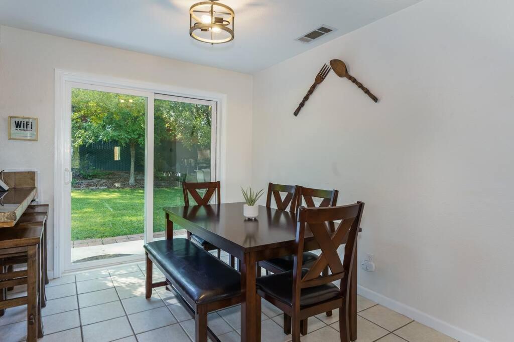 Acorn House - Charming House In Green Heaven With Pool Table With Lovely Backyard โอกเฮิร์สต์ ภายนอก รูปภาพ