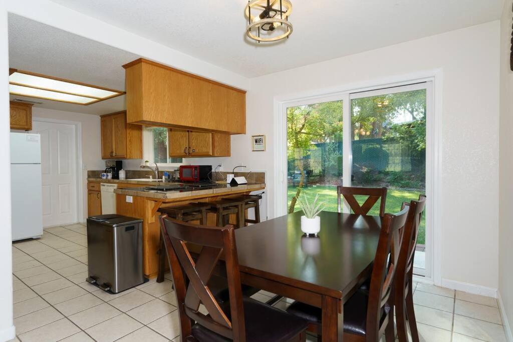 Acorn House - Charming House In Green Heaven With Pool Table With Lovely Backyard โอกเฮิร์สต์ ภายนอก รูปภาพ